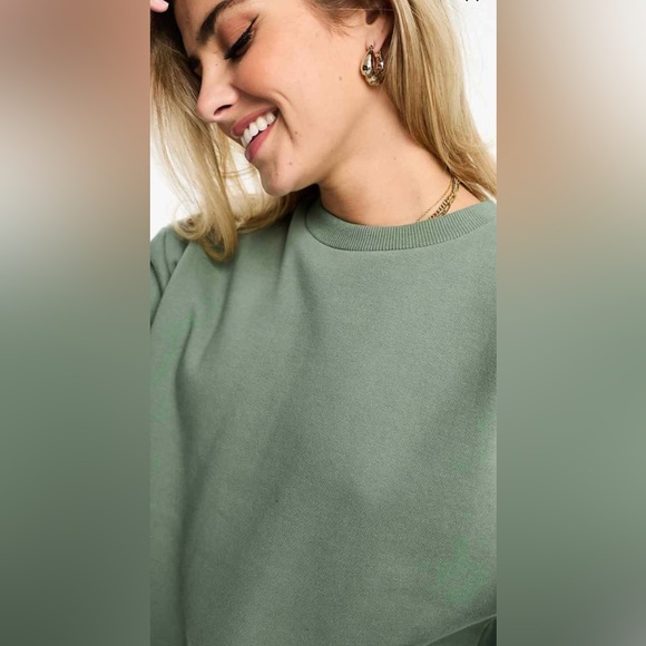 Pull & Bear boxy sweatshirt in khaki - Picture 2 of 4